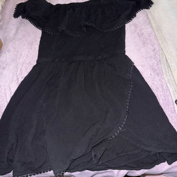 Elegant Black Off-Shoulder romper - Picture 1 of 3